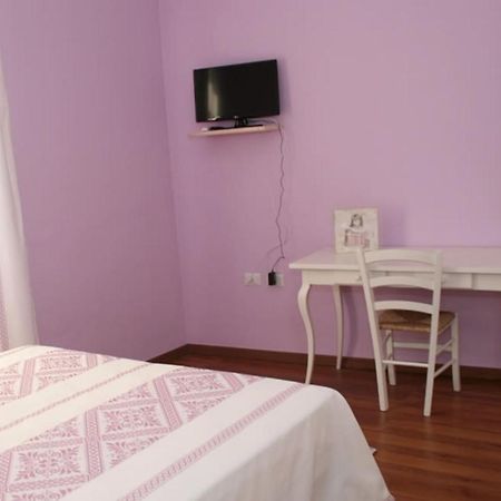 Guest House Le Gemelle Luras Екстериор снимка