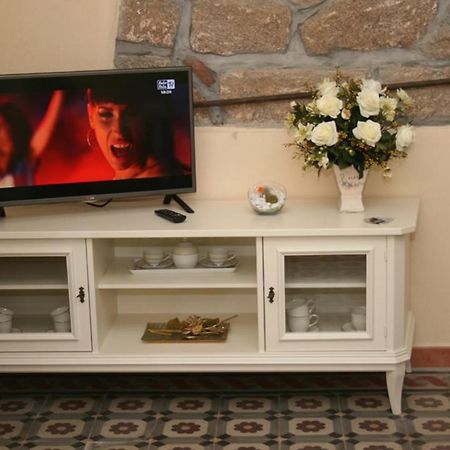 Guest House Le Gemelle Luras Екстериор снимка