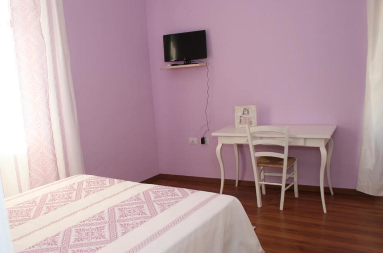 Guest House Le Gemelle Luras Екстериор снимка