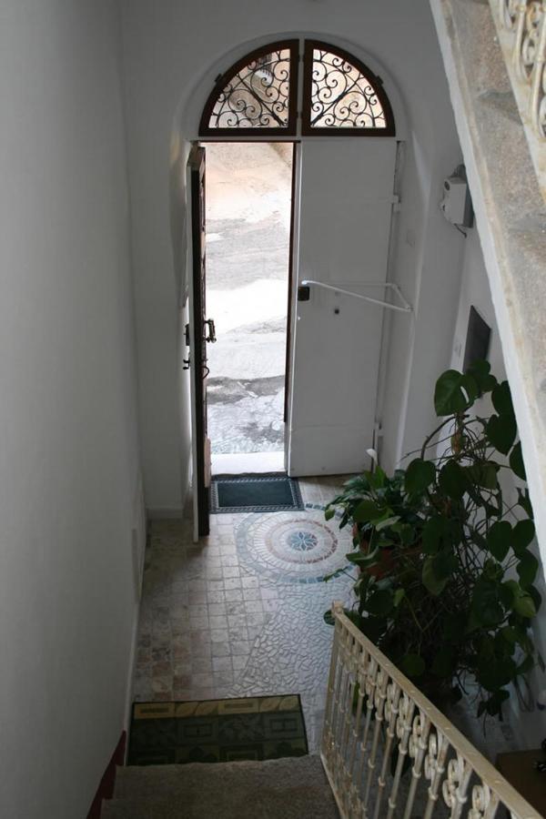 Guest House Le Gemelle Luras Екстериор снимка