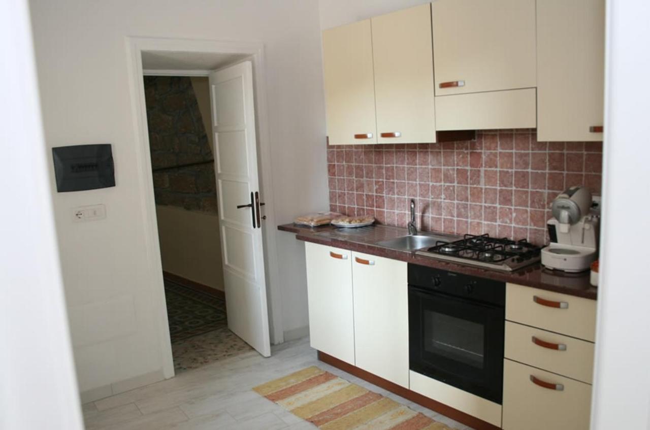 Guest House Le Gemelle Luras Екстериор снимка