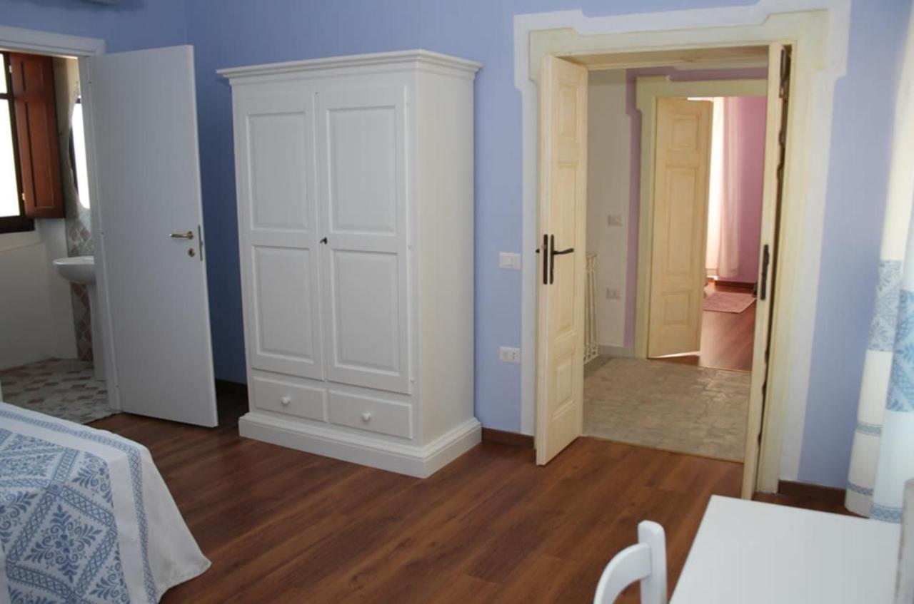 Guest House Le Gemelle Luras Екстериор снимка