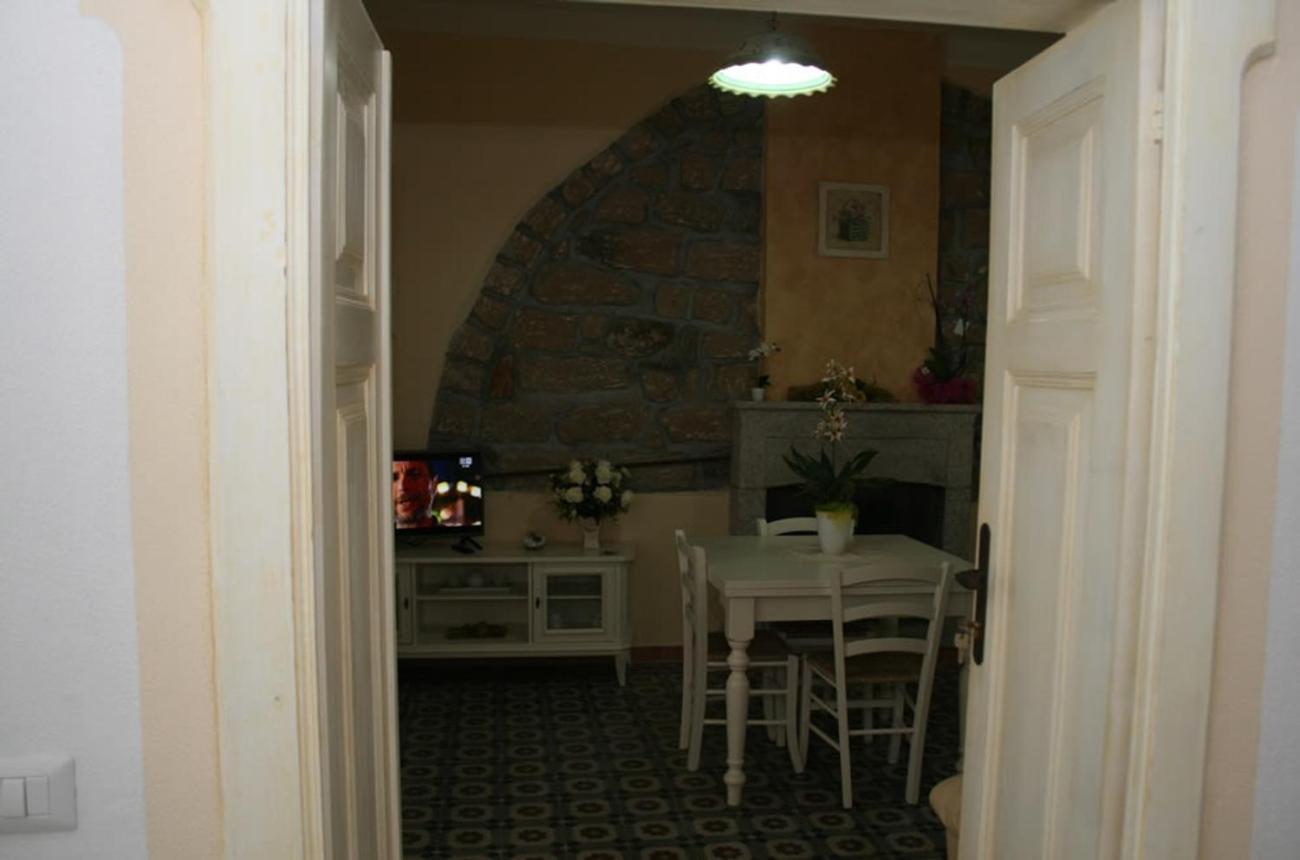 Guest House Le Gemelle Luras Екстериор снимка