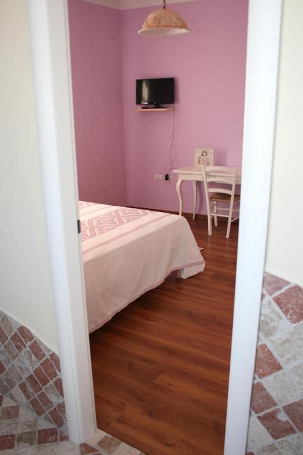 Guest House Le Gemelle Luras Екстериор снимка
