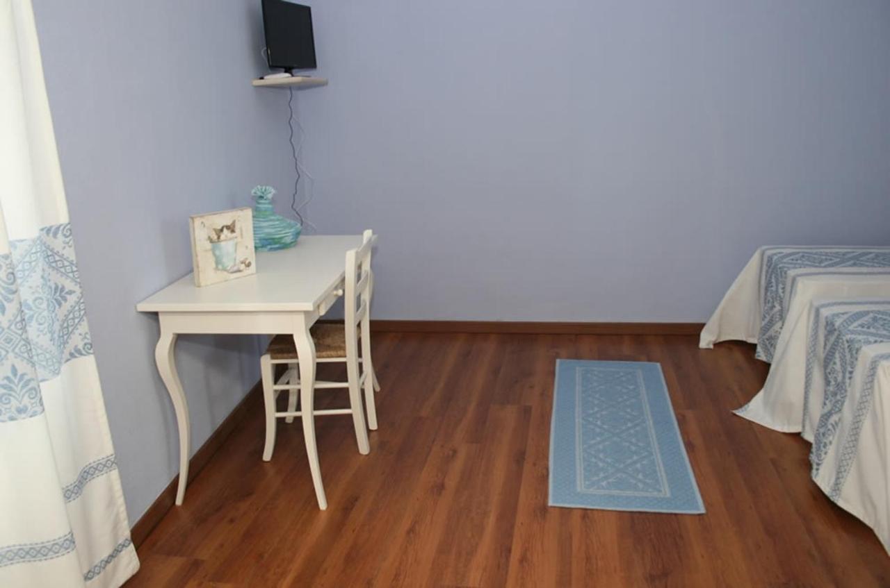 Guest House Le Gemelle Luras Екстериор снимка