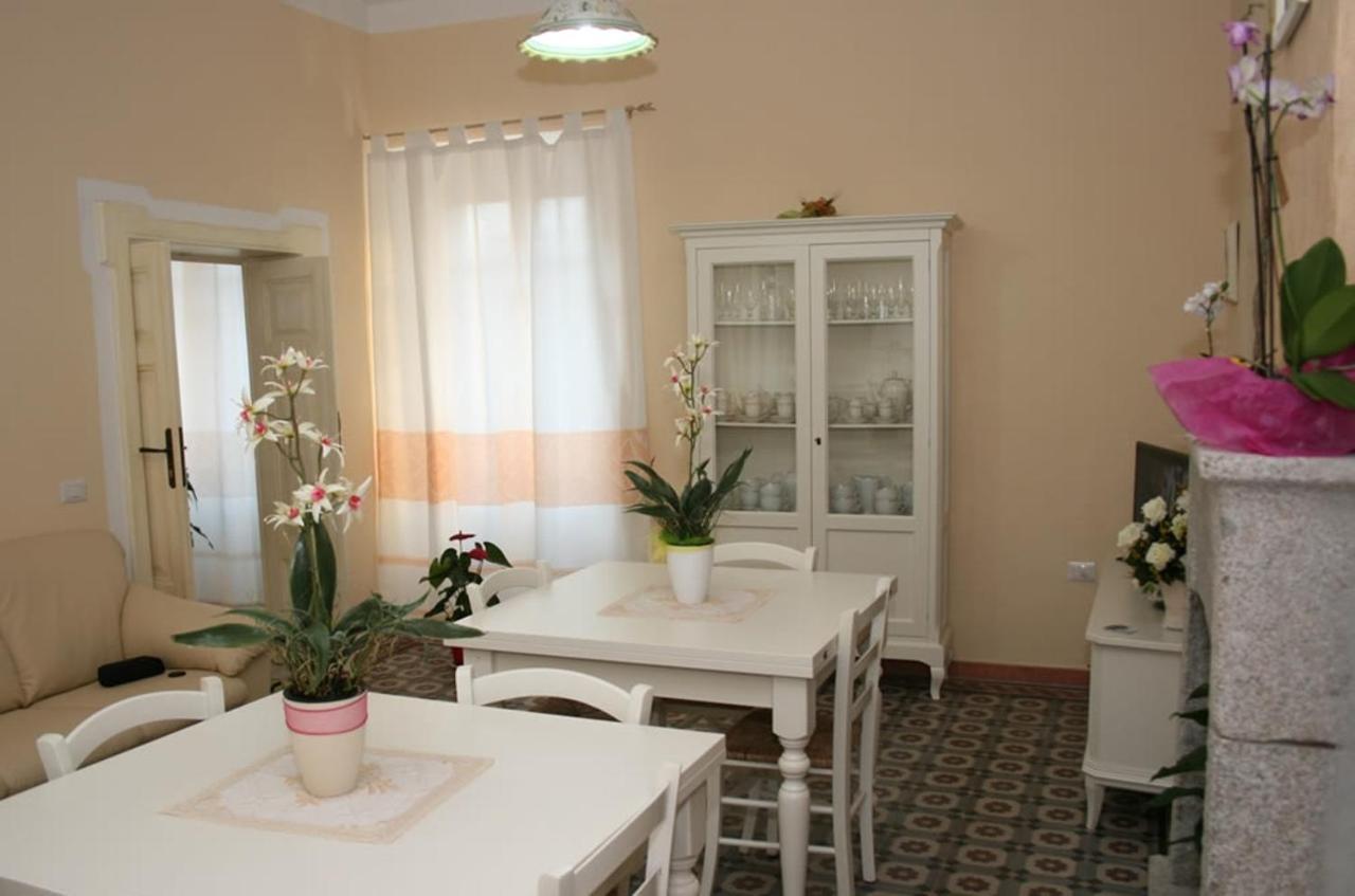 Guest House Le Gemelle Luras Екстериор снимка