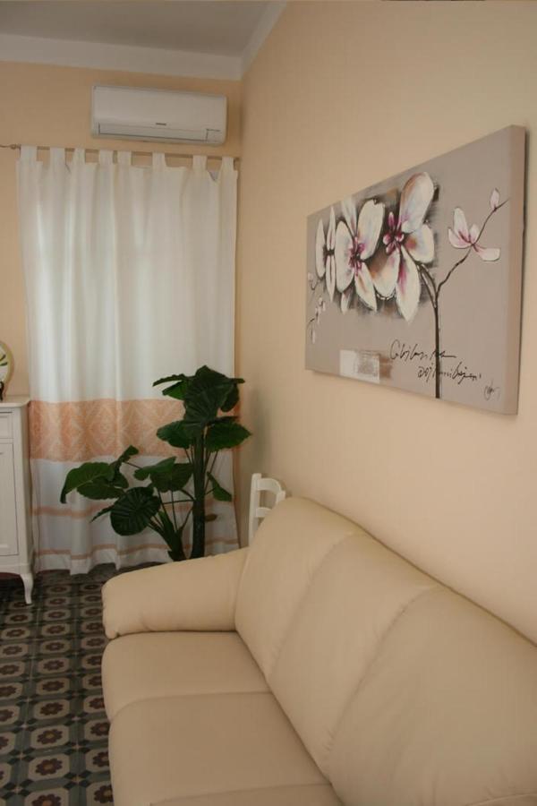 Guest House Le Gemelle Luras Екстериор снимка