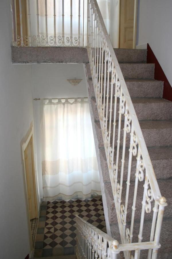 Guest House Le Gemelle Luras Екстериор снимка