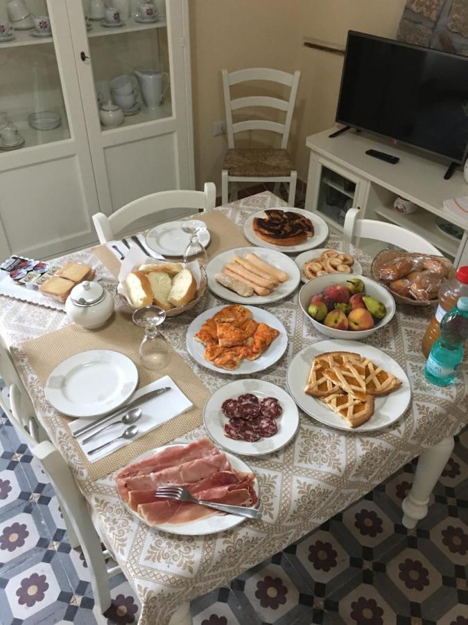 Guest House Le Gemelle Luras Екстериор снимка