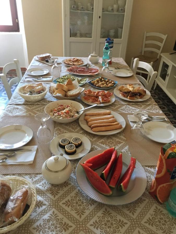 Guest House Le Gemelle Luras Екстериор снимка