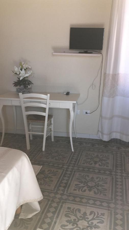 Guest House Le Gemelle Luras Екстериор снимка