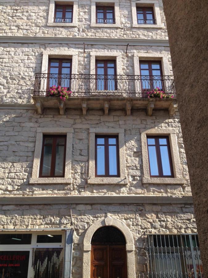 Guest House Le Gemelle Luras Екстериор снимка