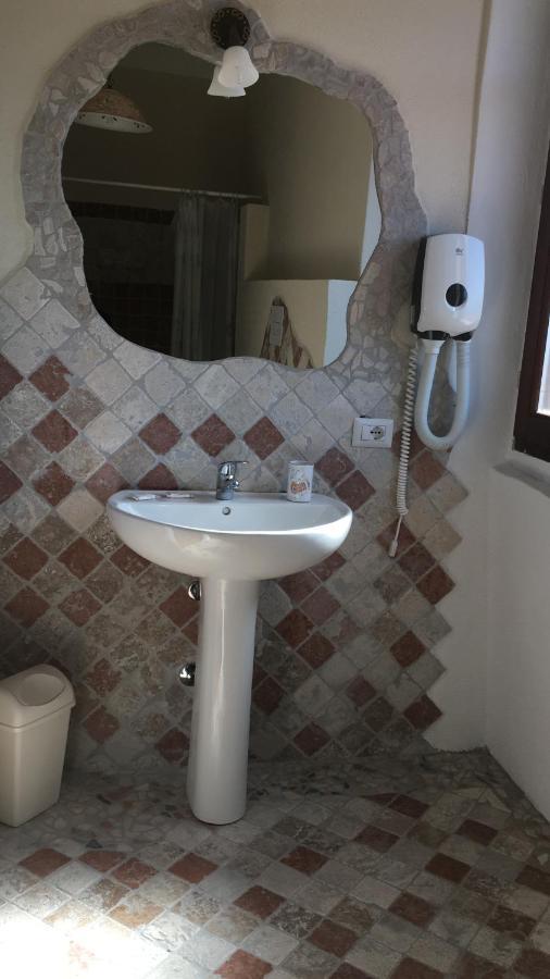 Guest House Le Gemelle Luras Екстериор снимка