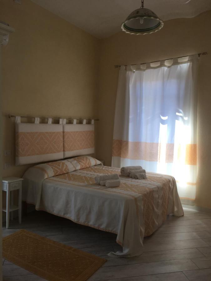 Guest House Le Gemelle Luras Екстериор снимка